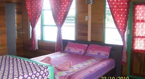 Sam's River Raft House - Image 3