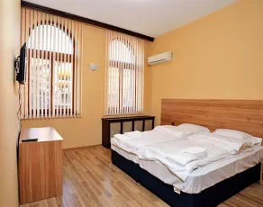 Hotel Cascade - Image 3