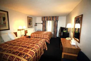 Norwood Inn and Suites - Roseville - Image 4