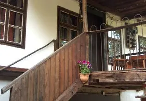 Sisters Trifonovi Guest House - Image 5