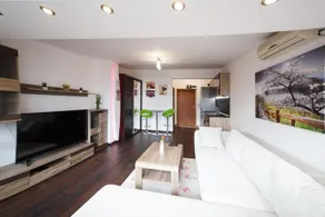 Royal Studio Apartment - Image 2