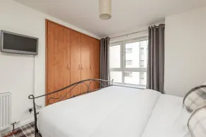 Britannia Quay Apartment - Image 3