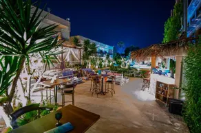 Oasis Hotel - Image 4