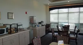 Knights Inn Elyria - Image 3