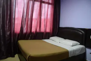 The Uni Garden Hotel - Image 4