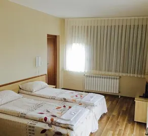 Twins Holiday Home - Image 4