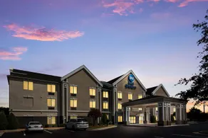 Best Western Smithfield Inn - Image 2