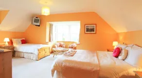 2 Mile Lodge - Image 5