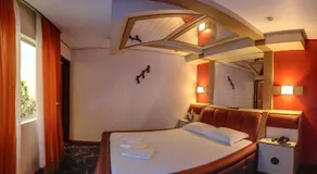 Motel Aquarius (Adults Only) - Image 3