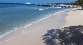 Ixoras Beach Apartments - Image 3