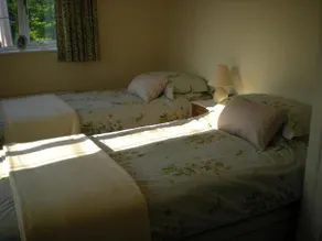 Hillside Cottage - Image 4