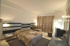 Daphne Club Skanes Beach - Image 4