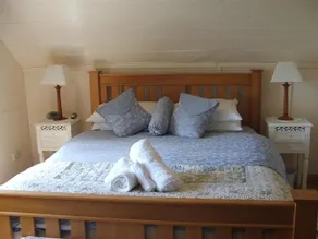 Hide-Away Cottage Retreat - Image 4