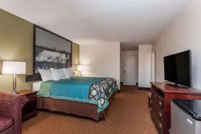 Super 8 by Wyndham Hamburg - Image 2