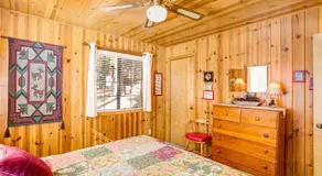 RedAwning Cabin 7 Cedar Lodge - Image 4