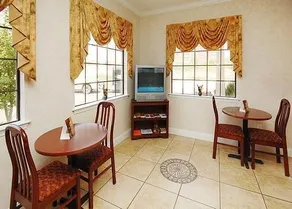 Flippers Holiday Village - Image 2