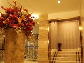 Luxurious Palaces Hotel - Image 3