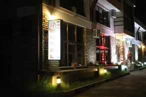 Roses Garden Hotel - Image 3
