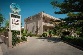 Oasis Hotel - Image 2