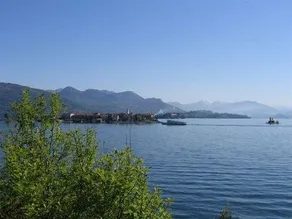 Lake House - Image 5