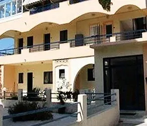 Denphill Apartments & Hotel - Image 1