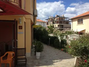 Family Hotel Astra - Image 2