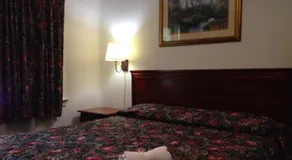 Lakeside Inn - Image 3