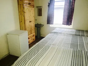 Elston Guest House - Image 5