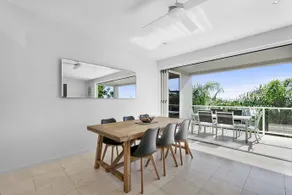 10 Park - Blue Ocean Views - The Beautiful Beaches And Surfing At Your Fingertips - Image 1