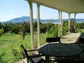 Acacia Bay Lodge Bed & Breakfast - Image 4