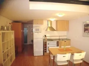 Deluxe City Center Apartment - Image 4