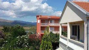 Curani Guesthouse - Image 2