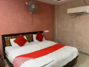 Hotel Legend by OYO Rooms - Image 4
