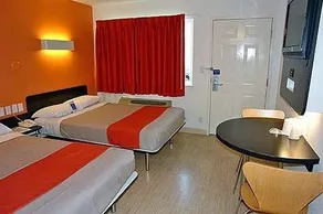 DAYS INN BY WYNDHAM BELLEMONT - Image 4