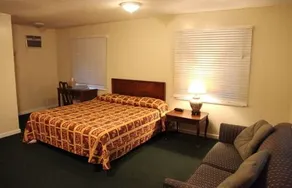 Parliament Resort - Gay Men's Resort - Image 2