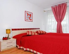 Locust Tree Aparthotel - Image 5