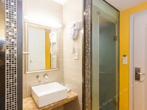 Lvban Express Hotel - Image 5