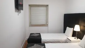 Odivelas Cosy Apartment- By Red Ba Serviced Accommodation (UK) - Image 2