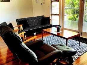 Charming Retro Cottage - Image 4