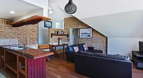 'Salt Wood' Cabin style retreat - Image 3