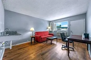 Riverwalk Inn and Suites - Image 2