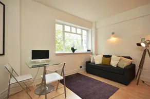 Uber Phoenix Theatre House - Image 4