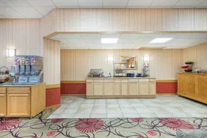 Ramada by Wyndham Ellsworth / Bar Harbor - Image 4