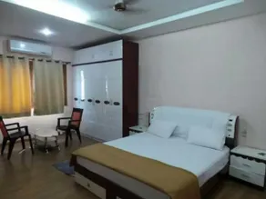 Royal Comfort Suites - Image 3