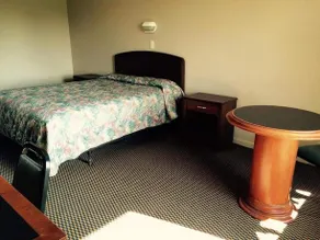 Lewis & Clark Motor Lodge - Image 4
