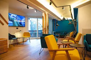 Roomie Alps Design Hostel - Image 4