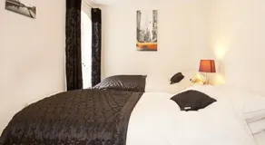 River View 2 bed 2 bath apartment on the river with free parking - Image 4