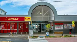 Spacious unit with views of Pumicestone - Wattle Ave Bongaree - Image 2