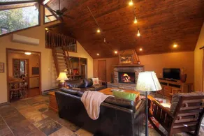 Hillside Hideaway 2 Bedrooms 3 Bathrooms Cabin - Image 4