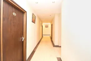 Hotel Bombay Regency by OYO Rooms - Image 4